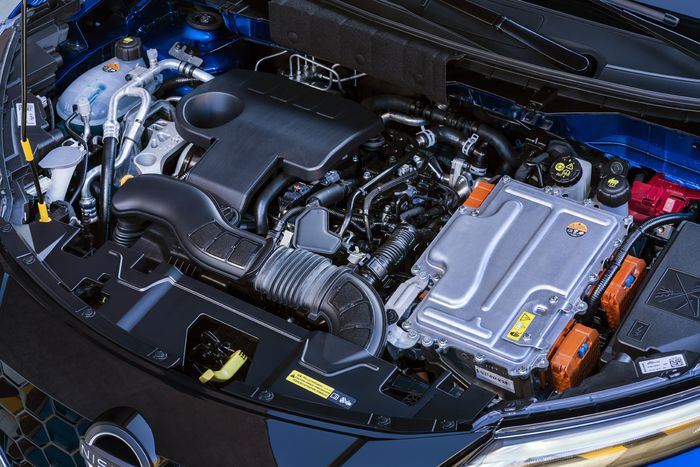 Mesin Nissan Juke Hybrid berpadu dengan motor listrik dan girboks otomatis unik.