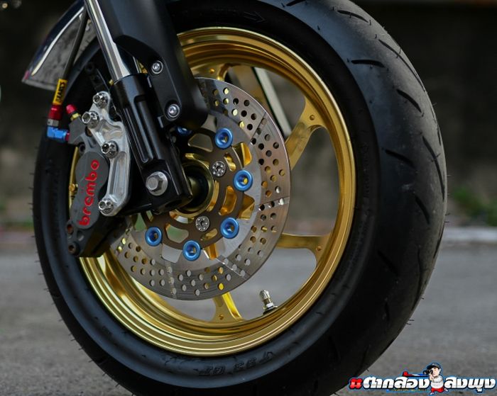 Kaki-kakinya mendapat pelek dan pengereman baru