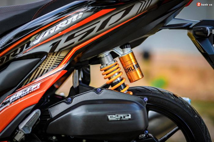 Suspensi belakang diganti dengan shock Ohlins