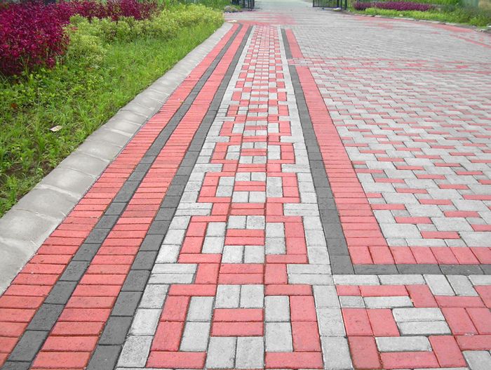 Ilustrasi pemakaian paving block atau conblock