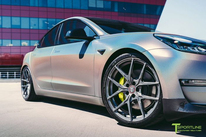 Modifikasi Tesla Model 3 ditopang pelek TSR Turbine ukuran 20 inci