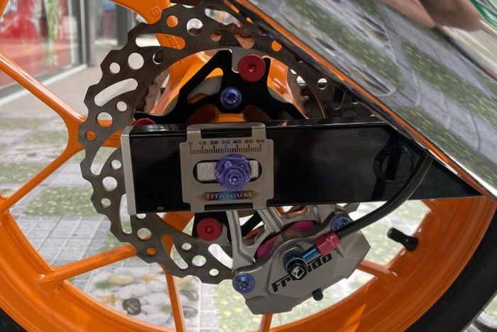 Rem belakang dimaksimalkan serupa yang depan