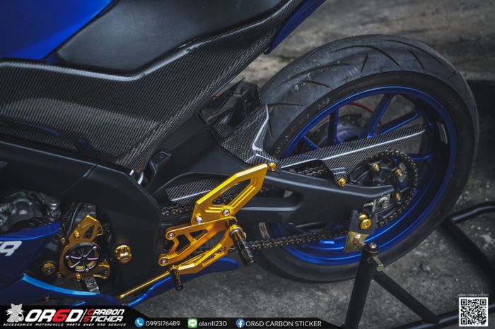 Banyak panel bodi dan part kecil yang dibalut serat karbon