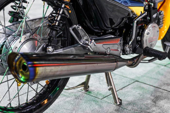 Knalpot turut diganti dengan material titanium
