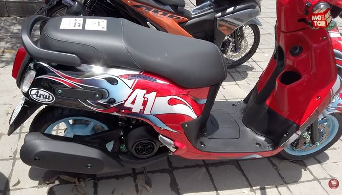 Bodi full airbrush lidah api warna biru putih lantas diperkuat upgrade kaki-kaki