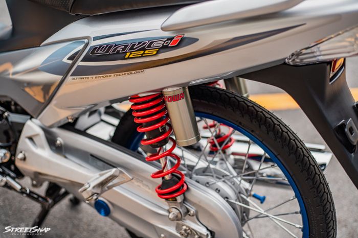 Suspensi belakang diganti dengan shock Showa