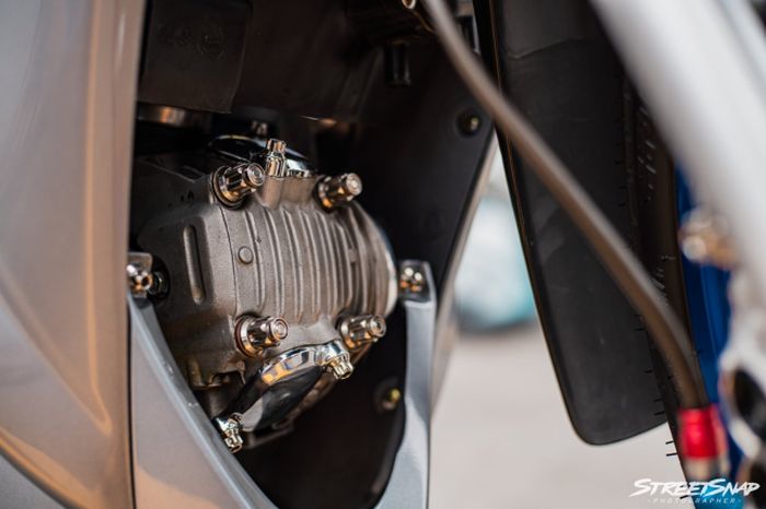 Bagian mesin hanya diberi pemanis ringan