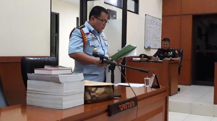Oditur Militer Tinggi II Jakarta, Kolonel Sus Wirdel Boy saat bacakan dakwaan terhadap Kolonel Priyanto aktor buang jasad sejoli Nagreg