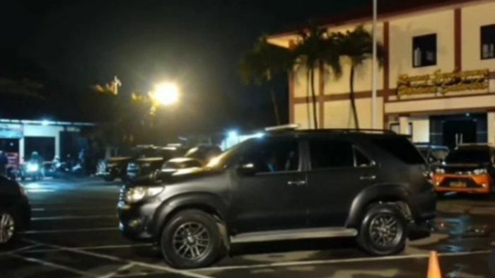 Toyota Fortuner milik Daus Mini diamankan di Polrestro Depok
