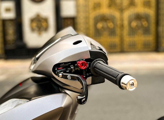 Master rem belakang mengandalkan produk Brembo pula