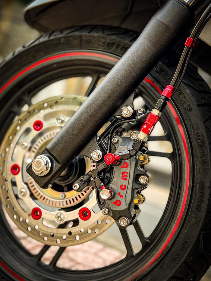 Kaki depannya hanya mendapatkan upgrade pengereman