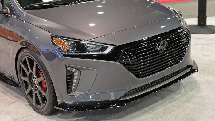 Modifikasi Hyundai IONIQ hybrid dapat aero kit berbahan serat karbon