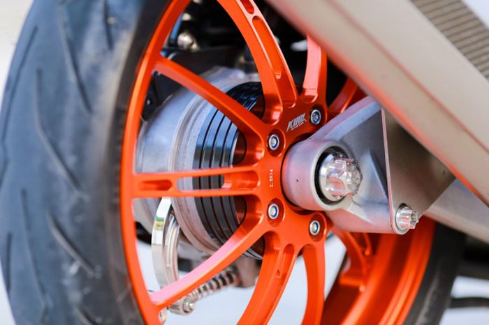 Rem belakang tetap bermodel tromol