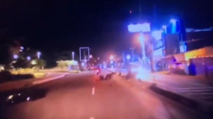 Layar tangkap saat Briptu Fuad terjatuh ditabrak pembalap liar di Jalan Raya Parung-Ciputat