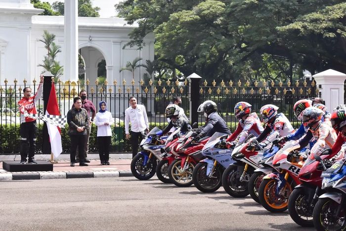 Sebelum bertanding di Sirkuit Mandalika, Sejumlah Pembalap MotoGP melakukan parade di Jakarta yang Dilepas langsung oleh Presiden Jokowi. 