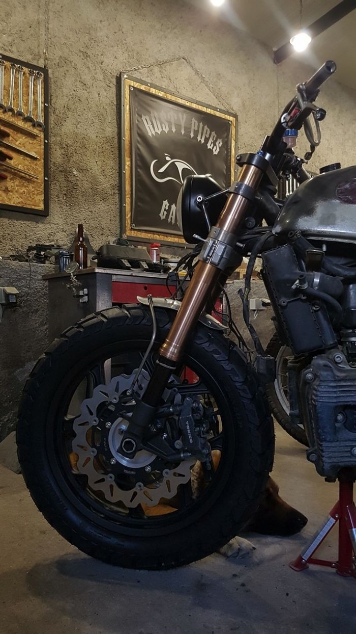 Garpu depan pinjam punya Suzuki GSX-R