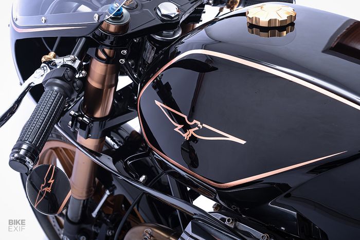 Garpu depan diganti dengan milik Suzuki GSX-R