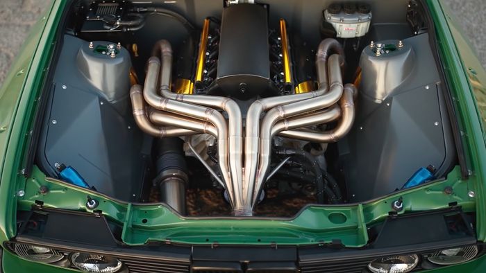 Modifikasi BMW Seri-3 E30 cangkok mesin LS V8 copotan Chevrolet