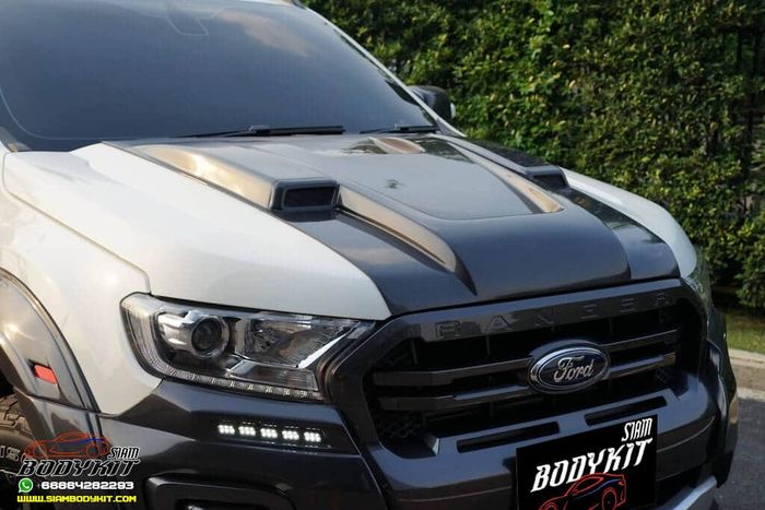 Tampilan depan modifikasi Ford Ranger dikemas lebih ganteng dan maskulin