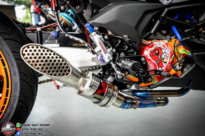 Knalpot diganti dengan produk Akrapovic GP-style