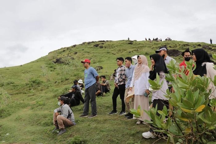 Gubernur NTB, Zulkieflimansyah saat berada di Bukit Seger.