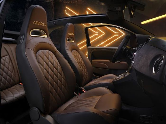 Interior Abart 695 Turismo