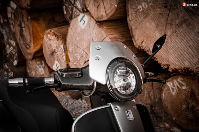 Headlamp diganti dengan model LED dan diberi topi mungil