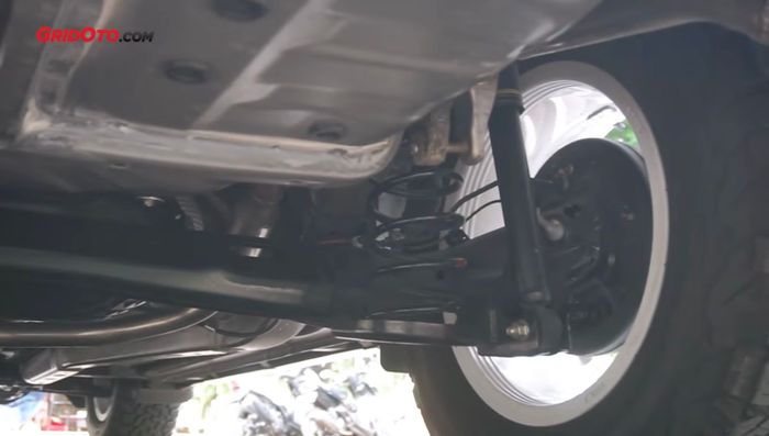 Tambah lift kit 2 cm biar enggak gesrot di belakang