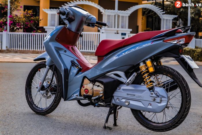 Suspensi belakang pakai shock Ohlins