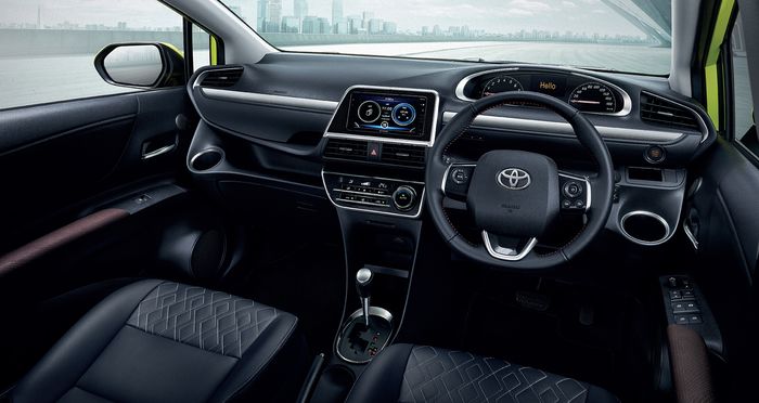 Interior Toyota Sienta versi Thailand dapat balutan kulit dan semi sintetis.