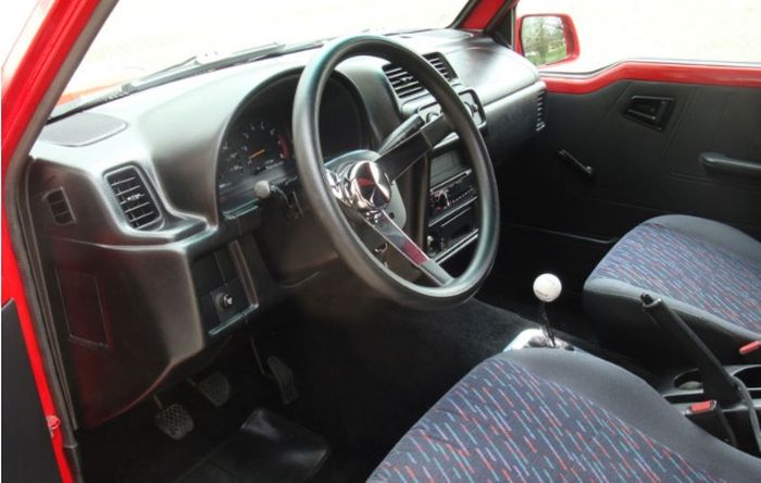 Tampilan kabin modifikasi Suzuki Sidekick bergaya sleeper