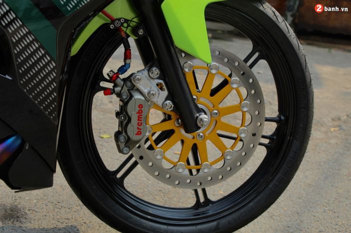 Kaki depannya mendapatkan pelek dan pengereman baru