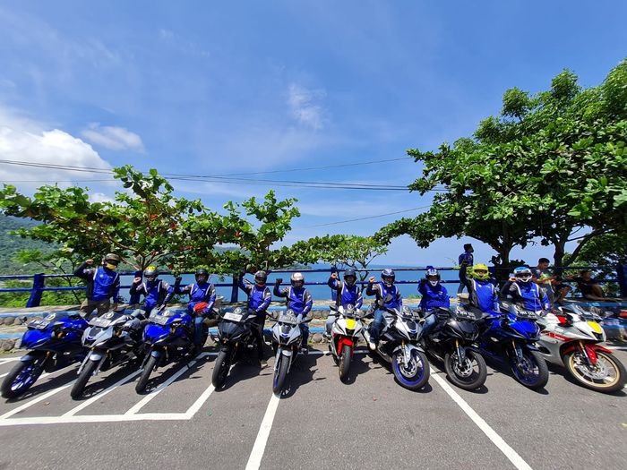 bLU cRU Fun Riding &ldquo;Road to Mandalika&rdquo; menyambangi beberapa titik wisata di Lombok seperti di daerah Malaka