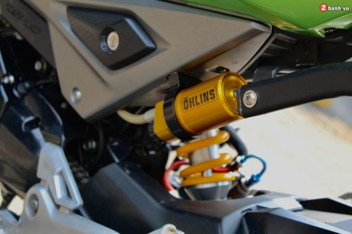 Suspensi belakang pakai shock Ohlins
