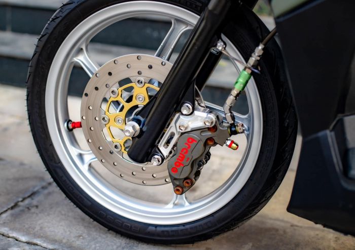 Kaki-kakinya mendapatkan ubahan istimewa