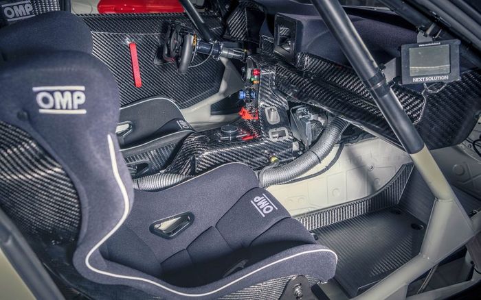 Tampilan kabin balap Toyota GR Supra GT4 50 Edition