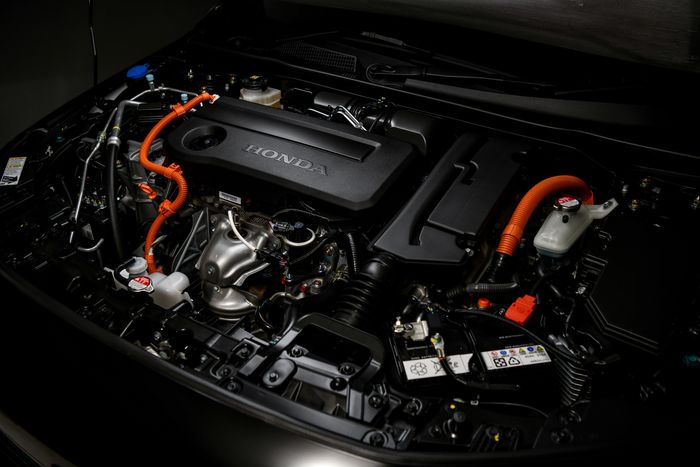 Honda Civic e:HEV menggunakan mesin 2.000 cc yang berpadu dengan dua motor listrik.