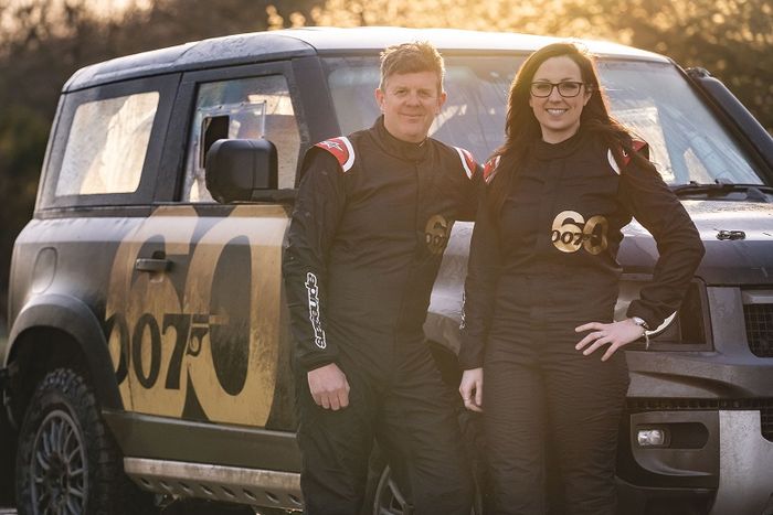 Stunt driver dan pereli asal Inggris, Mark Higgins bersama co-driver Claire Williams bakal tampil pakai Land Rover Defender 90 spesial ini di ajang Bowler Defender Challenge 2022.