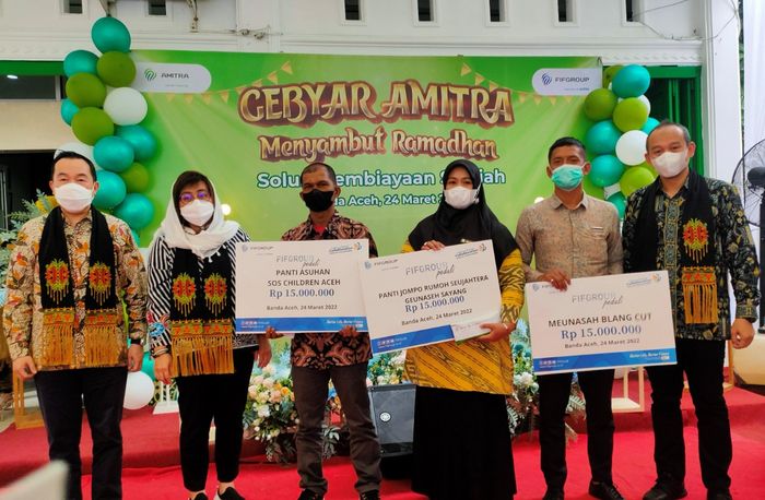 Penyaluran bantuan dari AMITRA untuk tiga yayasan di Aceh