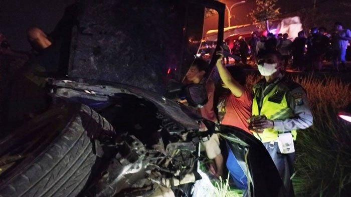 Kondisi Toyota Sienta yang ditabrak kereta api