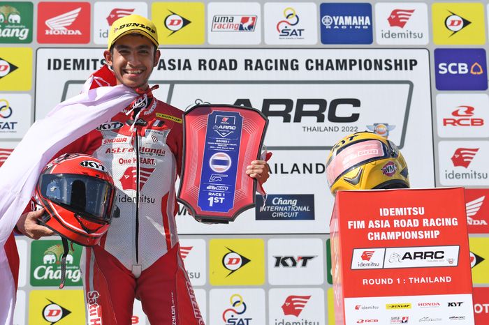 Andi Gilang kala memenangkan balapan pertama ARRC Thailand 2022. Kembalinya ke balap Asia setelah dua tahun ia tinggalkan.