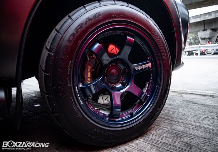 Modifikasi Toyota Fortuner ditopang pelek Volk Racing TE37 ukuran 18 inci
