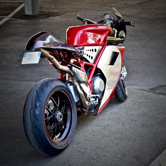 Sektor kaki-kaki dan mesin masih cukup standar dan mendapat penggantian exhaust system