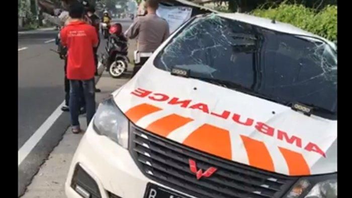 Mobil ambulans pembawa jenazah mengalami kecelakaan di Jalan Prambanan - Piyungan, Senin (28/3/2022) pagi 