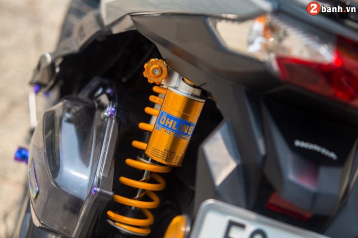 Suspensi belakang diganti dengan shock Ohlins