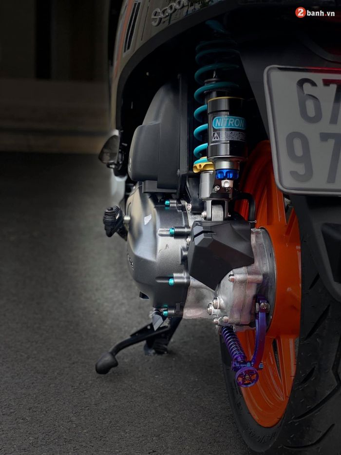 Suspensi belakang pakai shock Nitron