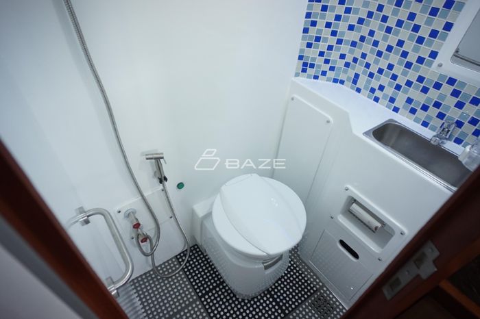 Tersedia juga toilet yang proper untuk aktivitas sanitasi