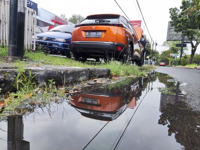Tampak belakang Peugeot 2008