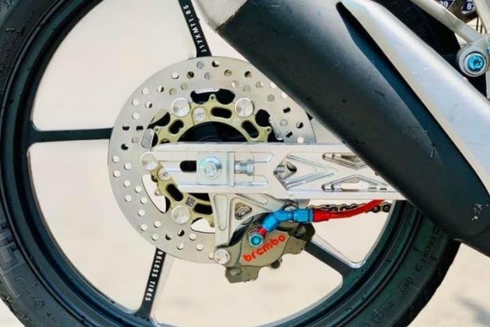 Rem belakang turut diupgrade maksimal