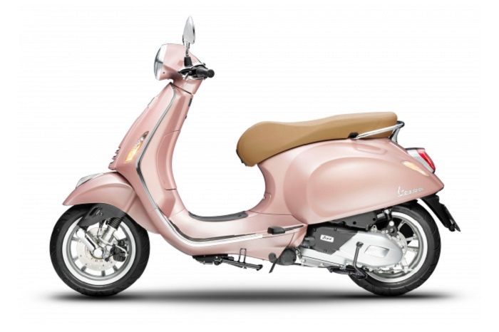 Vespa Primavera dibalut warna Pink dan jok krem